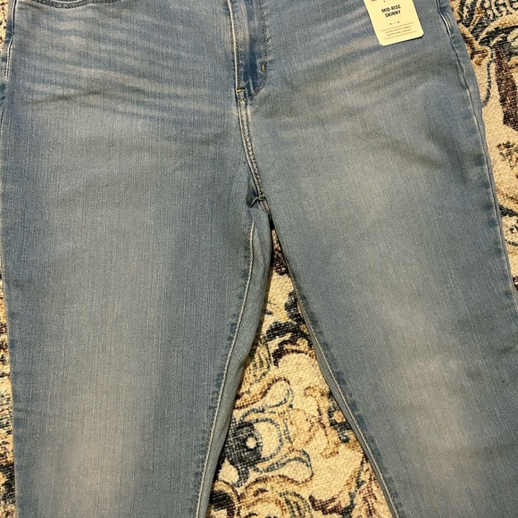 Levi’s Signature Mid Rise Skinny Jeans - Picture 3 of 10